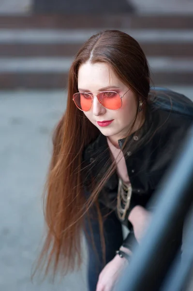 Close Portrait Cheerful White Woman Pink Glasses — Stock Photo, Image