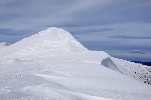 Bergsryggen på vintern — Stockfoto