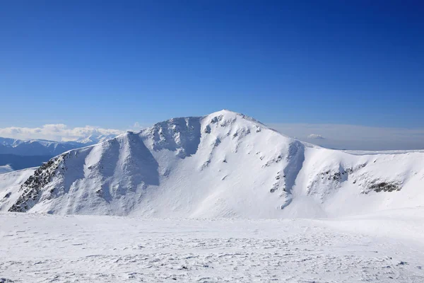 Crinale di montagna in inverno — Foto Stock