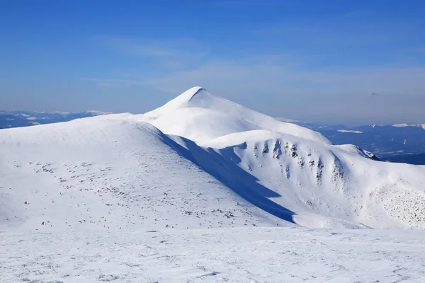 Grzbiet górski w zimie — Zdjęcie stockowe