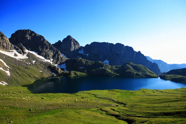 Tobavarchiili-sjön (2643 m), Georgien — Stockfoto