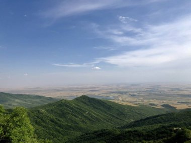 Yaz manzarada bir, Azerbaycan (Shemakha bölgesi bölgeleri)