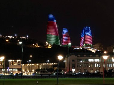 Çerçeve kulelere - Bakü'nün simgelerinden birini göster