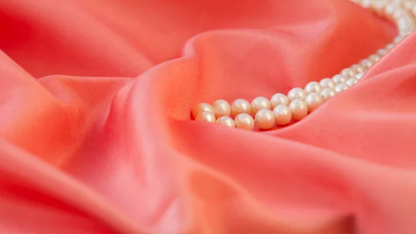 Beau Fond Sur Couleur Tissu Vivant Corail Sont Perles Perles — Photo