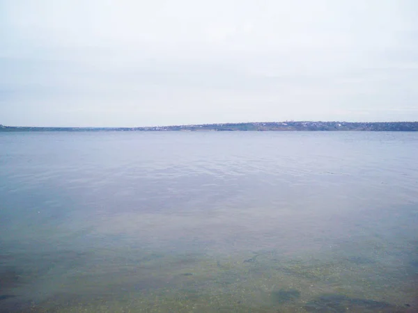 Pictorial Quiet Wide River Grey Cloudy Sky Cold Day — Stock Photo, Image