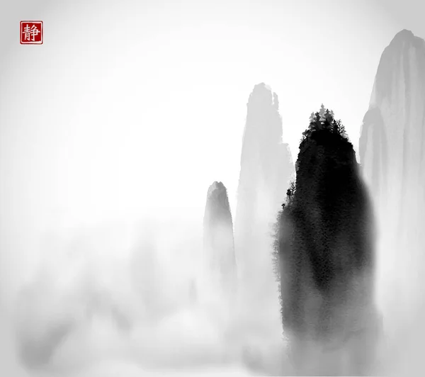 森の木々に覆われた高い霧の山 伝統的な東洋の水墨画 華スタイル ヒエログリフ — ストックベクタ