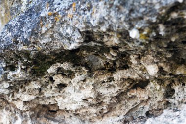 Kabartma yüzey kaya kadar açık yakın