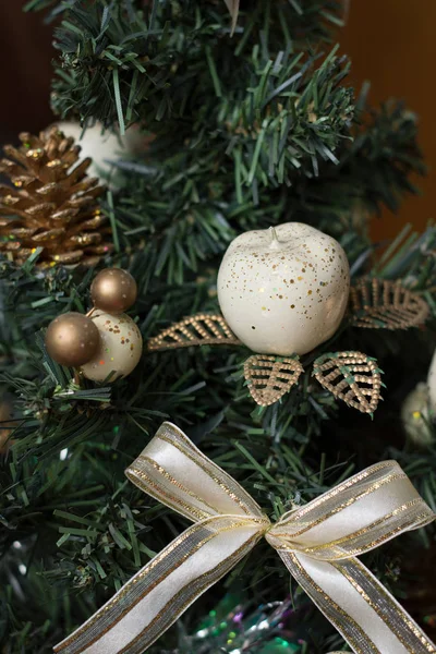 Beautiful Elegant New Year Tree Decorated Bow Shiny Toys — Stock Photo, Image