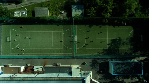 Vista superior del patio de fútbol durante el partido —  Fotos de Stock