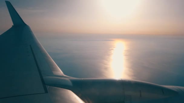 Vue Passager Regardant Par Fenêtre Avion Volant Travers Les Nuages — Video