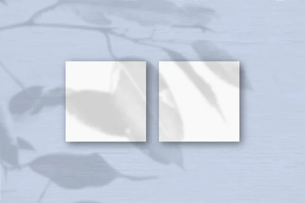 Négyzet Alakú Fehér Texturált Papír Kék Fal Háttér Mockup Overlay — Stock Fotó