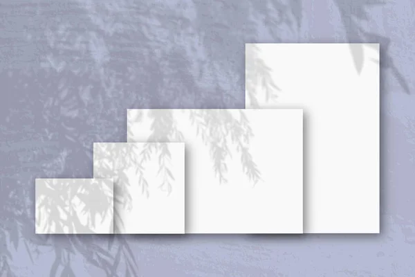 Várias Folhas Horizontais Verticais Papel Branco Texturizado Contra Fundo Parede — Fotografia de Stock