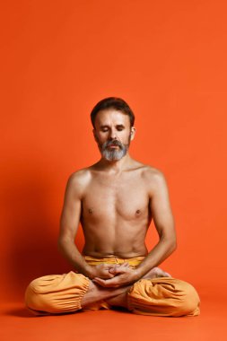 Komuta sizde Yoga pratik eğitim kavramı teşkil.