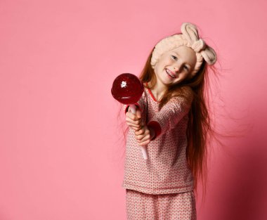 Candy lolipop şeker lolipop yemek mutlu küçük kız ile komik çocuk