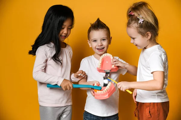 Young child who is brushing their teeth Royalty Free Stock Photos