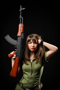 kadın holding silahı