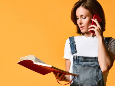 Kadın cep telefonu kullanımı
