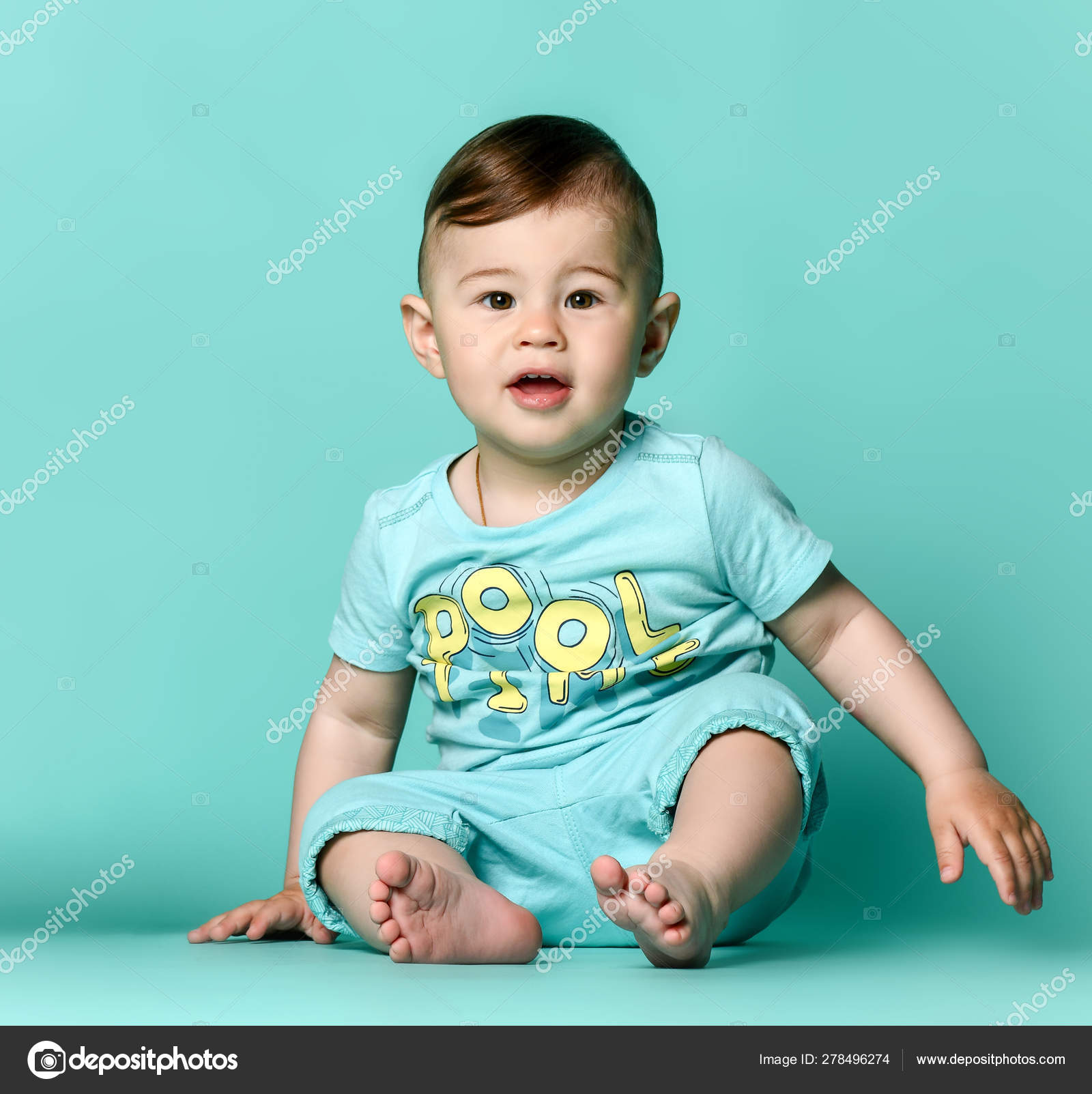 Petit Bebe Mignon En T Shirt Bleu Isole Image Libre De Droit Par Ddkolos Gmail Com C