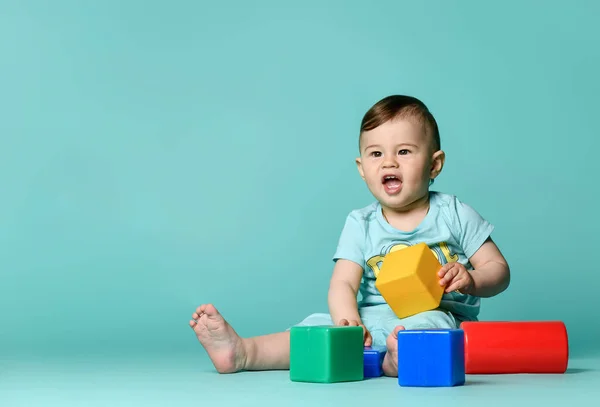 Little boy child toddler playing with block toys — Stock Photo, Image