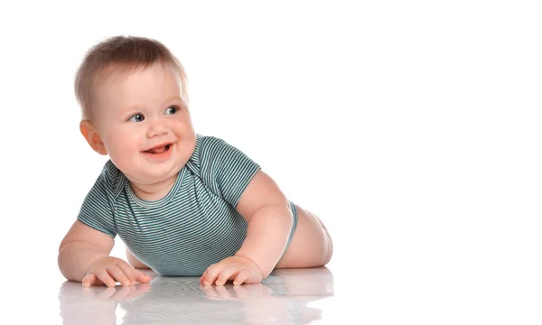 Retrato de niño bebé arrastrándose feliz —  Fotos de Stock