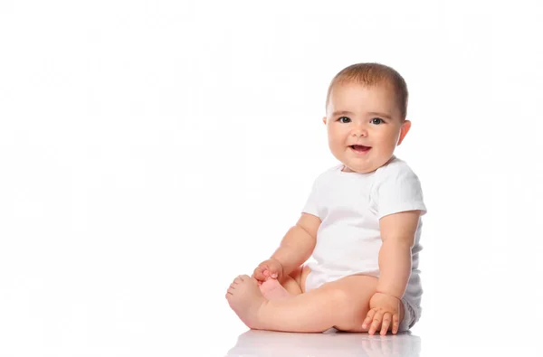 Adorable little baby smiling, sitting on the floor, studio shot, isolated on white background, lovely baby portrait — Stock Photo, Image