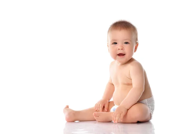 Adorable baby sitting and looking aside over white background — Stock Photo, Image