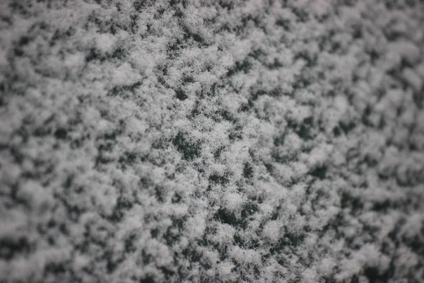 Lätt Snö Glas Snöflinga Bilfönstret Känsla Vinter Och Helgdagar Bakgrund — Stockfoto