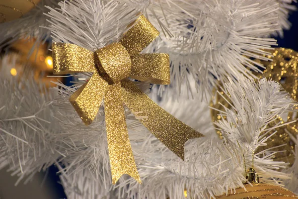 Arco Decorazione Colore Oro Con Paillettes Albero Natale Bianco Preparativi — Foto Stock