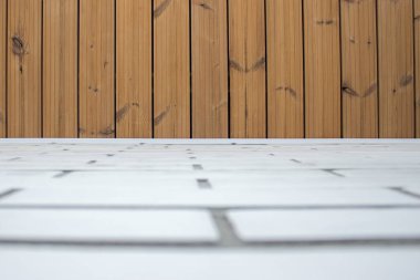 onarım, malzeme ve doku kombinasyonu. Beyaz tuğla ve ahşap. arka plan