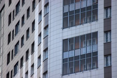 Modern çok katlı bina, gökdelen. cam ev inşaatı. konut ve ticari alanlarda çok sayıda.