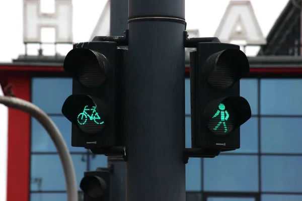 Traffic lights for pedestrians and cyclists on the background of a modern building. convenient city with good infrastructure for all road users. road safety. — Stock Photo, Image