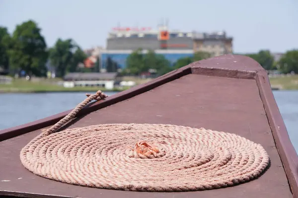 Corda torcida para decoração do barco. linha da vida, nós — Fotografia de Stock