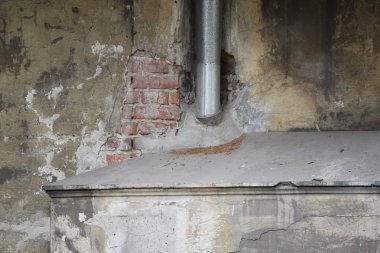 eski evin metal yapıları, duvar, duvar eski döşeme,