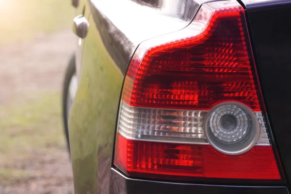 Led Achterlicht Van Een Kastanjebruine Personenauto Een Kastanjebruine Personenauto Achter — Stockfoto