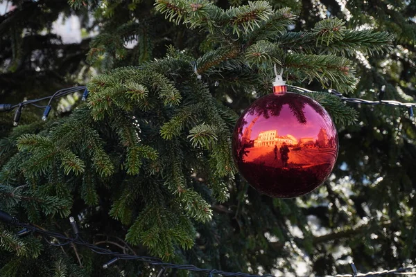 Giocattoli Albero Natale Primo Piano Abete Città Decorazioni Della Città — Foto Stock