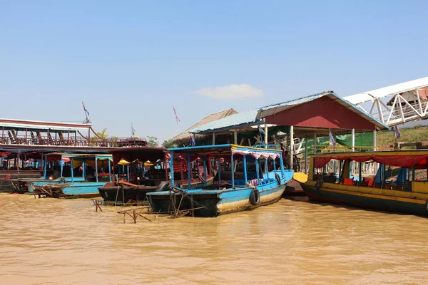 Tonle Sap Gölü Siem Reap Kamboçya Turizm iskelede