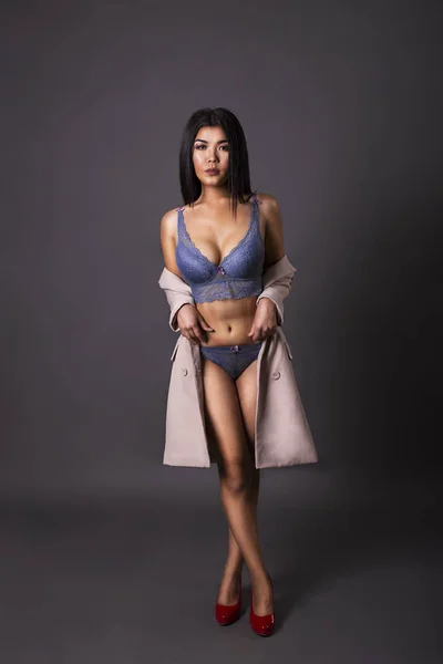 Foto Sexy Jovem Mulher Asiática Roupa Interior Azul — Fotografia de Stock