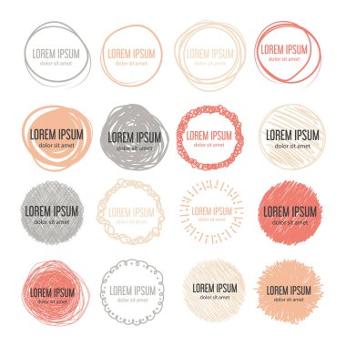 Karalama çemberleri vektörlerinin toplanması izole edildi. Elle çizilmiş renkli yuvarlak karalamalar. Soyut arkaplan, logo için çerçeve.