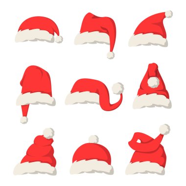 Kırmızı Noel Baba şapkası koleksiyonu izole edildi. Noel dekorasyon unsuru, geleneksel kostümün bir parçası olarak şapka. Kırmızı ve beyaz kürk.
