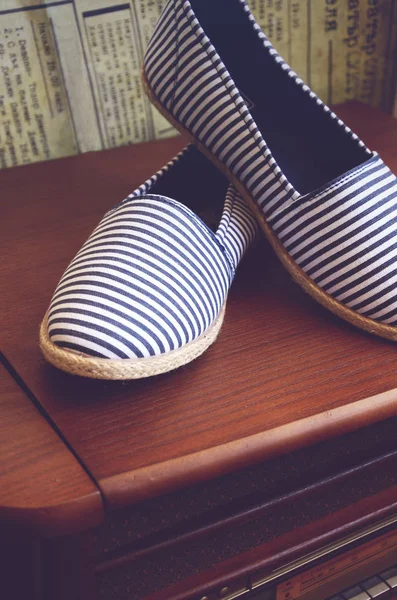 Zapatos Mocasín Lona Para Mujer Con Patrón Marino —  Fotos de Stock