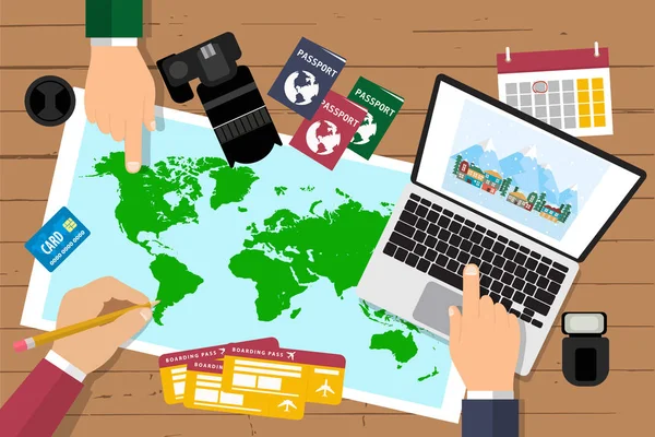 Ręce Podróżników Wskazując Mapę Używać Laptopa Stole Kalendarz Paszporty Aparat — Wektor stockowy