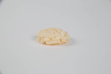 Bu daire gevrek pirinç beyaz izole olduğunu.