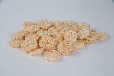 Bu daire gevrek pirinç beyaz izole olduğunu.