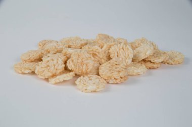 Bu daire gevrek pirinç beyaz izole olduğunu.