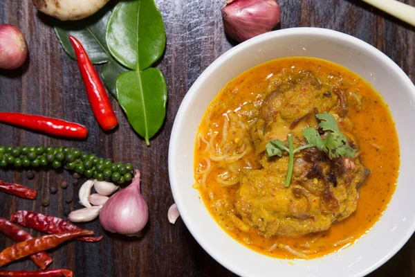 Vista Superior Sopa Fideos Curry Con Pollo Receta Khao Soi —  Fotos de Stock