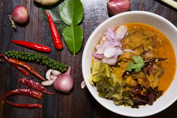 Felülnézet Curried Noodle Leves Csirkével Khao Soi Recept Thai Ételek — Stock Fotó