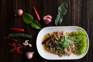 Tay gıda, baharatlı domuz salata (Larb Moo kıyılmış)