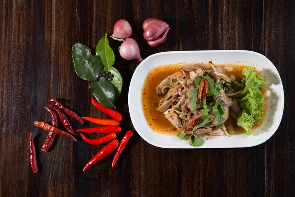Diiris Panggang Daging Babi Salad Pedas Thailand Gaya — Stok Foto