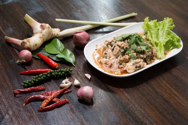 Üst Görünüm Baharatlı Kıyma Domuz Salatası Tay Gıda Larb Moo — Stok fotoğraf