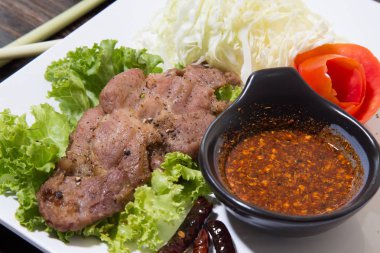 Tay Baharatlı Soslu Biftek Domuz